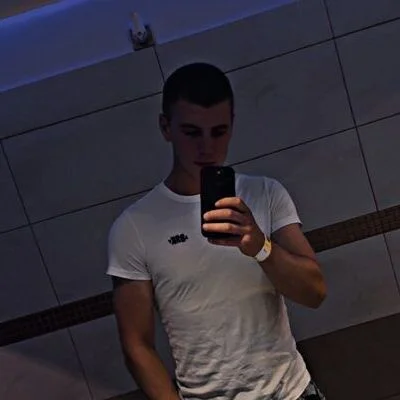 András, Tata