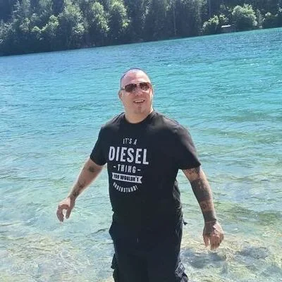 András