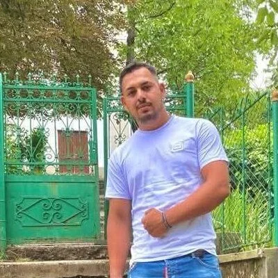 Toni, Kapuvár