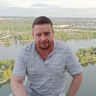Tom, Budapest