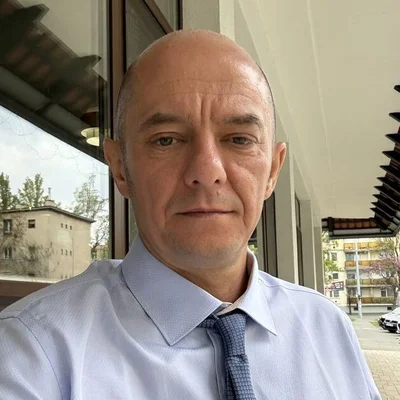 László