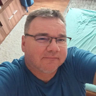 István, Bugyi