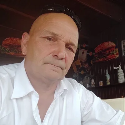 István, Monaj