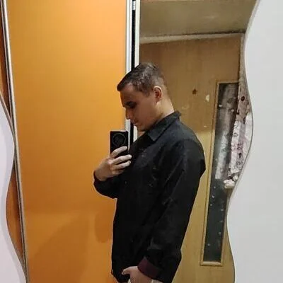 Márió, Komárom