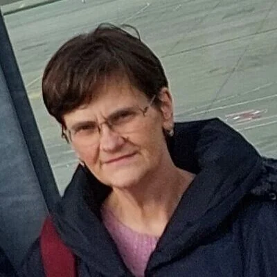 Évi